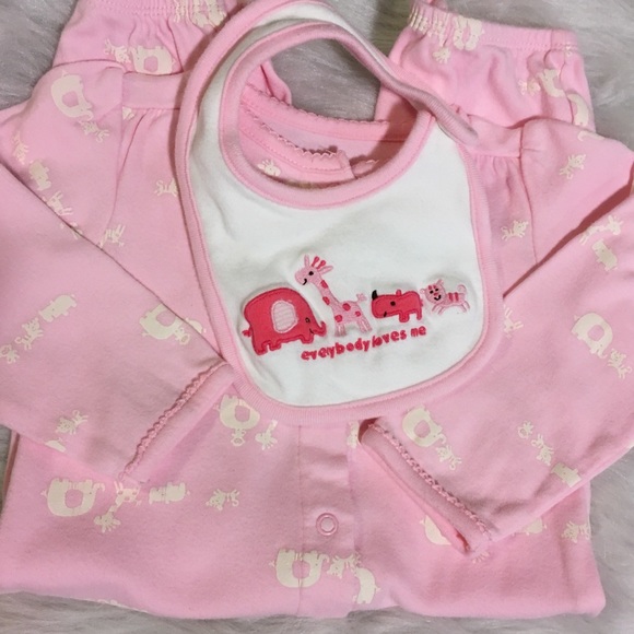[Carter’s] Everybody Loves Me ♥️ 2pc Layette - Picture 2 of 6